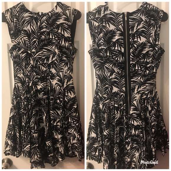 H&M Dresses & Skirts - H&M Fit & Flare Dress